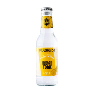 Polara P53 Acqua Tonica Indian è morbida e vellutata e si distingue per i suoi sentori di lime e arancia amara. Viene resa ancora più sofisticata da un lieve retrogusto di ginepro.P53 è una linea di soft drink audaci, eccentrici, capaci di far parlare di sè. Toniche esclusive, sviluppate per un bartending che non ha paura di sperimentare: un taste deciso, autentico, espressione di una Sicilia che guarda al futuro, ma che continua a nutrirsi di materie prime straordinarie e di preparazioni che raccontano una storia centenaria. Una linea inconfondibile nel gusto e nel look, per una mixology pronta a fare tendenza.