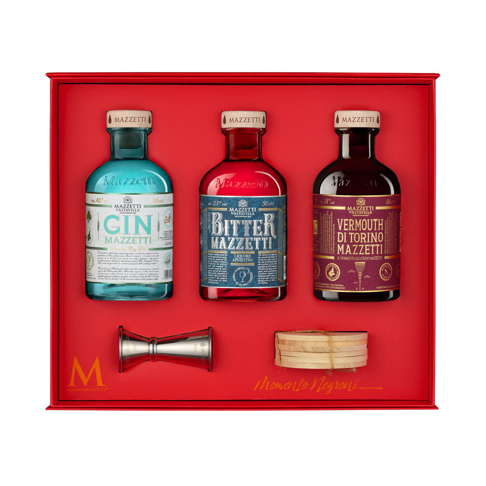 Confezione regalo Momento Negroni Mazzetti d'Altavilla aperta con bottiglie e accessori