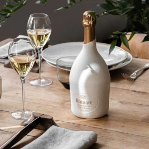 Ruinart Champagne Blanc de Blancs con Seconk Skin servito in calici Ballon Flute per un aperitivo o cena speciale