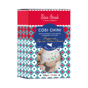 Tumminello Biscotti Cosi Chini Specialità Siciliane ripiene di Fichi 320g-I Cosi Chini sono dolci tipici di Castelbuono.Il loro nome, che significa “cose piene”, richiama il ripieno generoso che li contraddistingue, rendendoli irresistibili.Una sinfonia di sapori senza uguali data da una morbida frolla che racchiude un generoso ripieno a base di fichi secchi, mandorle siciliane tritate e tostate, confettura di albicocche, uva sultanina, gocce di cioccolato, miele e caffè.Basterà solo un morso per assaporare tutta la genuina bontà delle materie prime della Sicilia. Questi dolci panciuti, ricoperti di glassa e confettini di zucchero, possono essere gustati tutto l’anno a fine pasto come sfizioso dessert, nel pomeriggio accompagnato da un tè o semplicemente come goloso intermezzo durante la giornata.