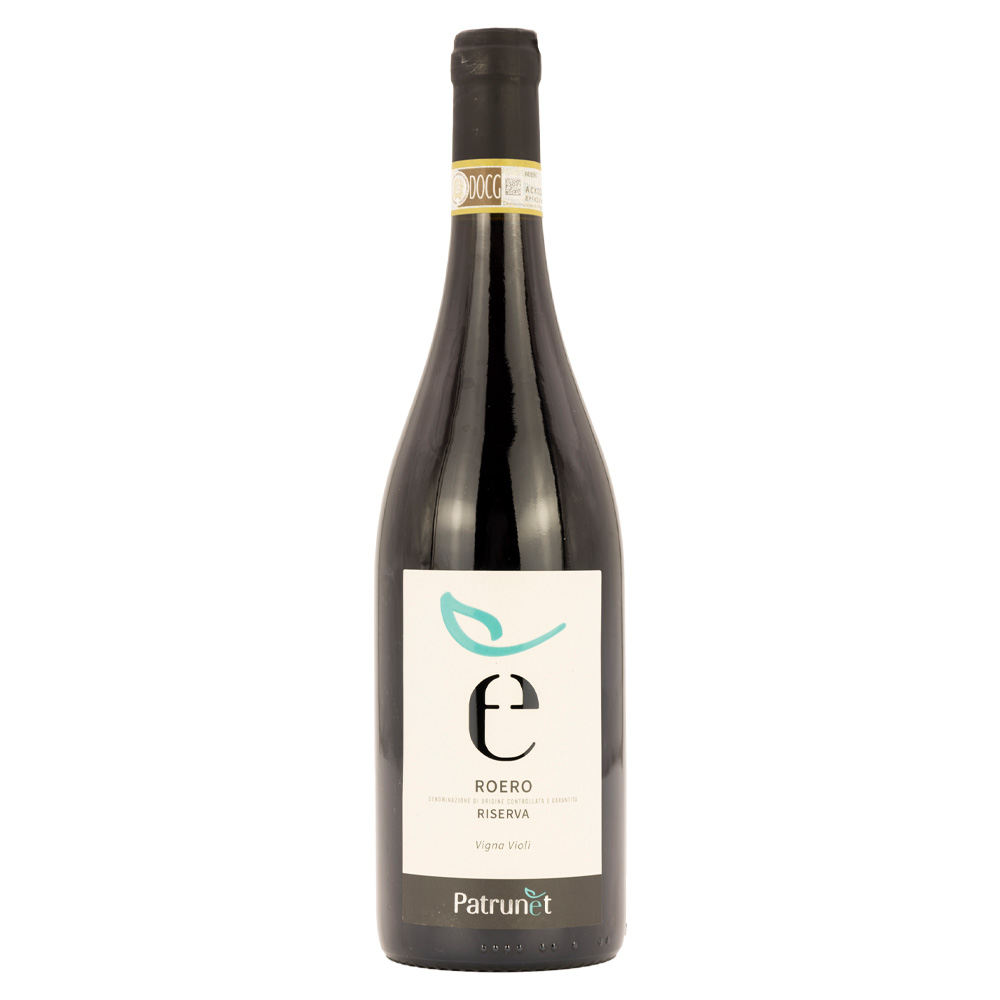 Patrunet Vigna Violi Roero DOCG Riserva si presenta di colore rosso rubino intenso dai riflessi luminosi aranciati. Al naso presenta un bouquet di buona complessità, con continui richiami florali di viola e rosa seguiti da ricordi di frutta rossa. Notevoli anche i richiami terziari e speziati di liquirizia e vaniglia. Al palato risulta un vino di buona struttura, dalla trama tannica ben integrata ed equilibrata, sorretta da un'ottima vena rinfrescante. Vigna Violi Roero DOCG Riserva è un rosso che nasce da uve Nebbiolo in purezza, provenienti dalla zona del Roero, che dà il nome al vino. Su questi aspri bricchi, da secoli, il Nebbiolo ha trovato il suo habitat per esprimere il suo grande carattere, addomesticato dal passaggio in legno. 