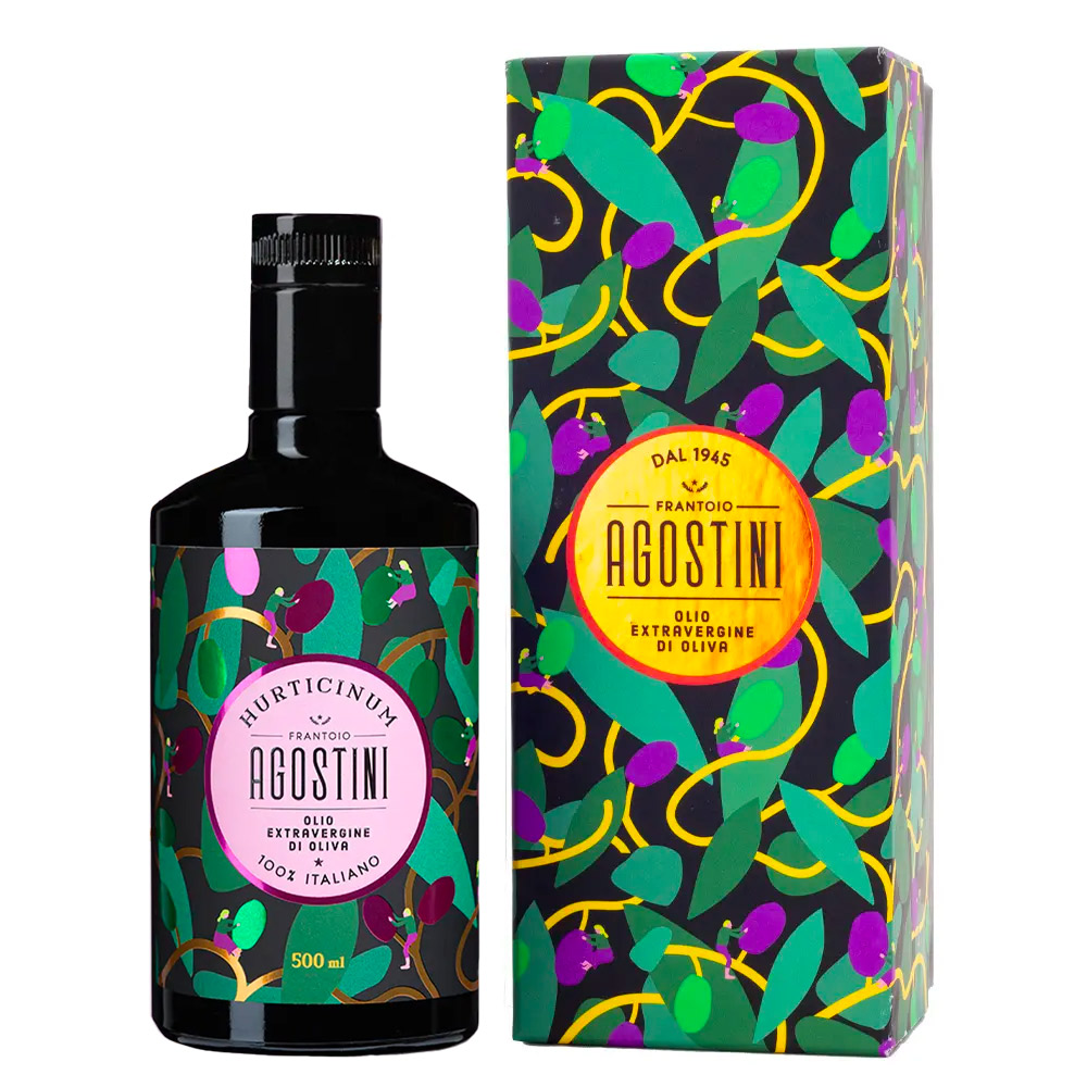 Frantoio Agostini Olio Extra Vergine di Oliva "Hurticinum" Delicato 100% Italiano - Campagna Olearia 2023-2024 - Hurticinum si offre alla vista di un bel colore giallo dorato intenso, limpido e con riflessi verdi. All'olfatto è ampio ed avvolgente, ricco di sentori vegetali che ricordano il carciofo e la cicoria selvatica, affiancati da note aromatiche di menta e rosmarino. Elegante e complesso al palato, ha toni di lattuga di campo e un netto ricordo di pepe nero e mandorla. Nel complesso è armonico, con sensazioni di piccante ed amaro particolarmente equilibrate. -Disponibile in astuccio regalo soft touch o bottiglia singola da 500ml