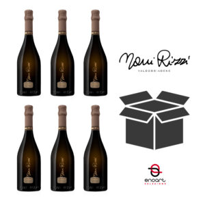 Box Risparmio da 6 bottiglie di Prosecco di Valdobbiadene DOCG Brut Nani Rizzi. Risparmia il 10% sulla quantità con questa offerta! Nani Rizzi Prosecco Valdobbiadene DOCG Brut si presenta di colore giallo paglierino scarico, con una spuma delicata e persistente. Al naso spiccano profumi intensi di fiori d'acacia, petali di rosa e sentori fruttati di mela e pesca bianca. Al palato è fragrante e pieno, di grande eleganza ed estremamente equilibrato nelle varie sensazioni. Nani Rizzi produce vini e spumanti metodo Charmat di grandissima qualità. L’azienda si trova a Guia di Valdobbiadene, nel cuore della DOCG ed è oggi guidata da Denis Spagnol assieme alle sue tre figlie Giulia, Elena e Silvia.L’uva di partenza è sempre la Glera, proveniente esclusivamente dalle colline di Valdobbiadene, vendemmiata rigorosamente a mano e spumantizzata direttamente in cantina.