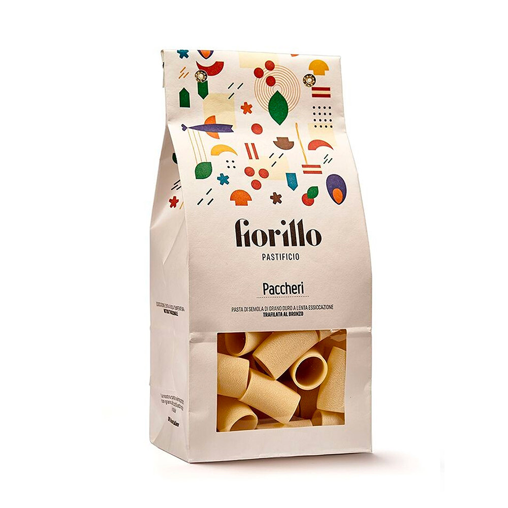 Pastificio Fiorillo Paccheri 500g - Pasta di semola di grano duro 100% italiana, trafilata al bronzo e sottoposta ad un'essiccazione lenta per preservare tutte le qualità organolettiche, nutrizionali e salutari. Il Pastificio Fiorillo nasce nel 2001, una giovane realtà nel campo della pasta totalmente a conduzione familiare. L'azienda, grazie all'utilizzo delle più moderne tecnologie del settore e grazie soprattutto all'impiego di impianti e macchinari realizzati ad hoc, produce pasta artigianale di alta qualità, dalle caratteristiche tipiche della pasta fatta a mano: colore chiaro, sfoglia ruvida e profumo. Il prodotto di punta è il Fileja (o Maccherone Calabrese), formato di pasta tipico regionale a cui è dedicato il 90% dell'intera produzione. 