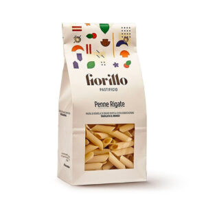 Pastificio Fiorillo Penne Rigate 500g - Pasta di semola di grano duro 100% italiana, trafilata al bronzo e sottoposta ad un'essiccazione lenta per preservare tutte le qualità organolettiche, nutrizionali e salutari. Il Pastificio Fiorillo nasce nel 2001, una giovane realtà nel campo della pasta totalmente a conduzione familiare. L'azienda, grazie all'utilizzo delle più moderne tecnologie del settore e grazie soprattutto all'impiego di impianti e macchinari realizzati ad hoc, produce pasta artigianale di alta qualità, dalle caratteristiche tipiche della pasta fatta a mano: colore chiaro, sfoglia ruvida e profumo. Il prodotto di punta è il Fileja (o Maccherone Calabrese), formato di pasta tipico regionale a cui è dedicato il 90% dell'intera produzione. 