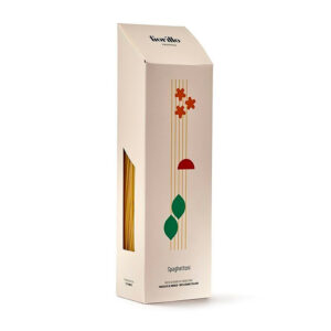 Pastificio Fiorillo Spaghettoni 500g - Pasta di semola di grano duro 100% italiana, trafilata al bronzo e sottoposta ad un'essiccazione lenta per preservare tutte le qualità organolettiche, nutrizionali e salutari. Il Pastificio Fiorillo nasce nel 2001, una giovane realtà nel campo della pasta totalmente a conduzione familiare. L'azienda, grazie all'utilizzo delle più moderne tecnologie del settore e grazie soprattutto all'impiego di impianti e macchinari realizzati ad hoc, produce pasta artigianale di alta qualità, dalle caratteristiche tipiche della pasta fatta a mano: colore chiaro, sfoglia ruvida e profumo. Il prodotto di punta è il Fileja (o Maccherone Calabrese), formato di pasta tipico regionale a cui è dedicato il 90% dell'intera produzione. 