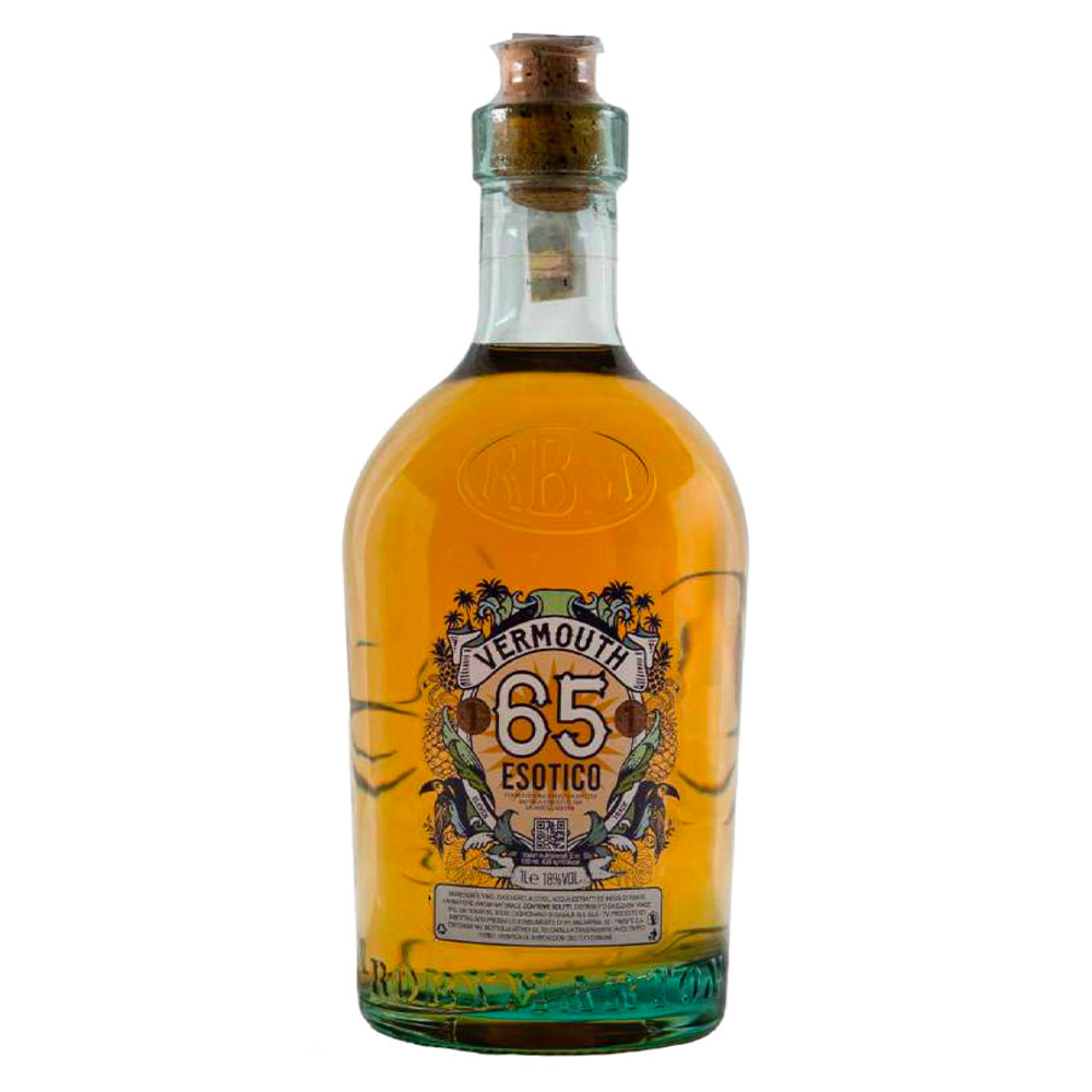 Roby Marton Vermouth 65 Esotico Bianco viene prodotto con uve selezionate di Cormòns, impreziosito dall'esplosione di frutti tropicali dolci e limone Femminello, che gli conferisce un carattere fresco. Questo vermouth bianco esclusivo è sicuramente una valida alternativa a quelli in commercio, un viaggio sensoriale che esprime eleganza e raffinatezza, nonché un vero e proprio tributo all'estate. Prodotto esclusivo 2024 Roby Marton.