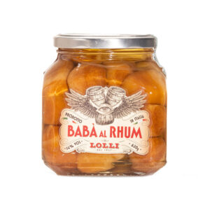Il Babà al Rhum di Lolli è un omaggio al dolce classico napoletano, in una versione estremamente golosa: una deliziosa bagna alcolica al Rhum avvolge i piccoli babà artigianali, che si mangiano in un solo boccone. Dalla consistenza soffice e spugnosa, questi babà sono perfetti come dessert a fine pasto, accompagnati magari da un gelato o dal liquore allo Zabaglione Lolli. Le specialità dolciarie Lolli sono prodotte artigianalmente per le ricorrenze. Protagonisti dell'arte dolciaria italiana, sono declinati nelle più originali varianti a base di Zabaglione e altri ingredienti distintivi dei liquori Lolli.