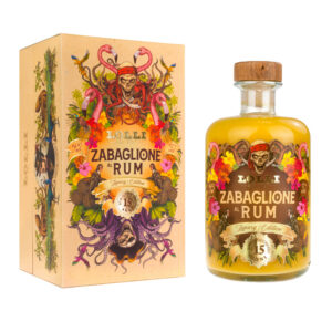 Liquore Cremoso allo Zabaglione al Rum Luxury Edition Lolli, in cui il buon sapore dell'uovo incontra il timbro deciso a aromatico del Rum invecchiato 15 anni. La bassa gradazione alcolica lo rende estremamente piacevole al palato e permette di assaporare tutti gli ingredienti in un mix delizioso. È confezionato in una bottiglia inedita ed elegante con tappo versatore e racchiuso in un cofanetto a scrigno con dettagli d'oro a caldo e finitura soft touch. Disponibile in quantità limitata. Realizzato artigianalmente senza l'uso di additivi e conservanti.