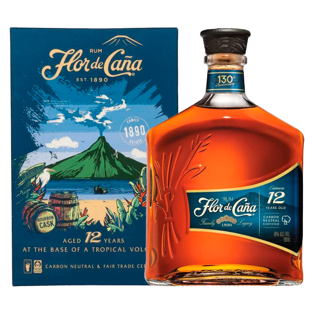 Flor De Caña Rum 12 y.o. è un distillato ultra premium invecchiato 12 anni in botti pregiate ex Bourbon da 135 litri, sigillate con foglie di platano locale essiccato. Viene distillato con metodo continuo a multicolonna, secondo la tradizione spagnola ed è certificato "Carbon Neutral & Fair Trade" grazie al suo processo produttivo sostenibile, che impiega esclusivamente energia rinnovabile. È privo di zuccheri, coloranti e altri ingredienti artificiali aggiunti. L'azienda, di proprietà della famiglia Pellas dal 1890, produce internamente la canna da zucchero da cui si ottiene la melassa, che viene poi distillata ed invecchiata localmente a Nicaragua, alle pendici del maestoso vulcano San Cristobal. Flor De Caña Rum 12 y.o. si caratterizza per il suo colore ambrato scuro con riflessi rossastri che ricordano il mogano.Il profilo olfattivo è morbido, ampio e suadente, ricco di aromi complessi ed evoluti come vaniglia, spezie orientali, caramello, agrumi canditi e legni nobili. I terreni vulcanici su cui viene coltivata la canna da zucchero, ricchi di sostante minerali, donano a questo rum caratteristiche uniche ed irripetibili, offrendo un'esperienza gustativa estremamente coinvolgente. Il finale è lungo, armonioso e persistente, ricco di sensazioni speziate.