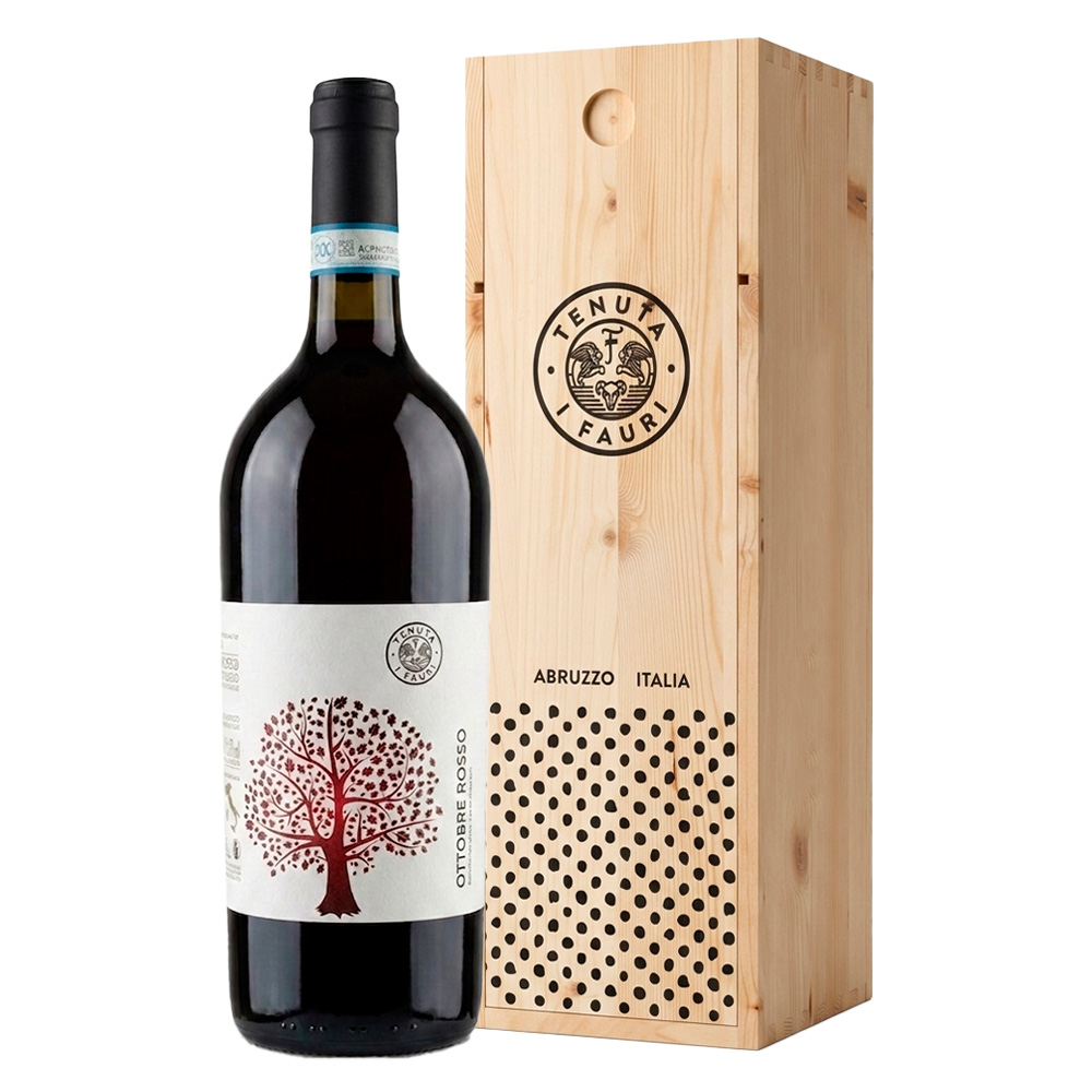 Tenuta I Fauri Ottobre Rosso Montepulciano d'Abruzzo DOC si presenta con un colore rosso rubino intenso. Al naso si apre con sentori di frutta rossa e nera come amarene, more e visciole, impreziosite da un fondo speziato e ricordi di fiori secchi.Al palato risulta di buona freschezza, corredato da una trama tannica ben presente, ma comunque equilibrata nel complesso. Il Montepulciano d'Abruzzo Ottobre Rosso nasce dai vigneti situati nel comune di Villamagna (CH). È un rosso di buona intensità e struttura, con particolare focalizzazione sul bel frutto, maturo e succoso, con una gradevole speziatura. Formato Magnum 1,5L