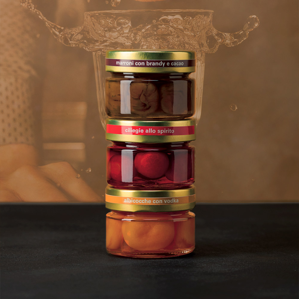 Il marchio Flambar rappresenta da oltre cinquant’anni la frutta sotto spirito più utilizzata nelle pasticcerie e lounge bar per la mixology, accontentando i palati più esigenti e raffinati. La frutta fresca di stagione viene accuratamente selezionata da mani esperte e abbinata a grappe e liquori di grande pregio.