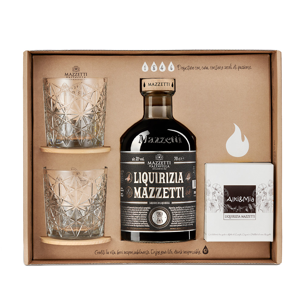 Liquirizia Tasting Experience nasce per dare un'esperienza multisensoriale, da regalare a sé stessi o ai fortunati destinatari.All'interno della confezione regalo sono presenti una bottiglia di Liquirizia Original Mazzetti, due bicchieri Tumbler, i sottobicchieri in legno di tiglio e la candela alla Liquirizia Mazzetti Alki&Mia, pronta a sprigionare nell'ambiente la sua profumata essenza. Digestiva, depurativa, antinfiammatoria: sono molte le proprietà che vengono attribuite alla liquirizia, pianta che sin dall’antichità è utilizzata nelle bevande per trarne una piacevole degustazione. Le radici restano in infusione per 40 giorni nella grappa invecchiata e vengono continuamente rimescolate per cedere al distillato le più intense e persistenti note erbacee. Il risultato è travolgente e l’impatto alcolico è mitigato da una gradazione contenuta, ancora più gradevole se bevuta ben fredda. La confezione regalo contiene: 1x Liquirizia Original Mazzetti 0,70L, 1x Candela Alky&Mia alla Liquirizia Mazzetti 140g, 2x Bicchieri Tumbler e 2x Sottobicchieri in legno.