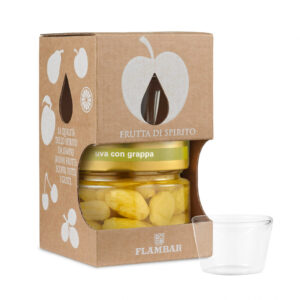 L’Uva con Grappa Mazzetti d'Altavilla è uno sfizioso fine pasto fresco e alcolico oppure una guarnizione perfetta per i dolci. Il marchio Flambar rappresenta da oltre cinquant’anni la frutta sotto spirito più utilizzata nelle pasticcerie e lounge bar per la mixology, accontentando i palati più esigenti e raffinati. La frutta fresca di stagione viene accuratamente selezionata da mani esperte e abbinata a grappe e liquori di grande pregio. Vaso Assaggio da 140g con coppetta di vetro per il servizio.