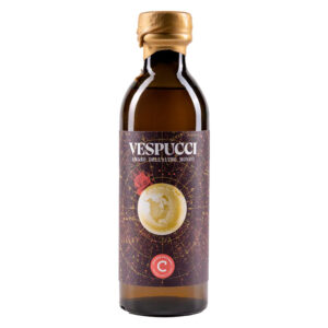 Il Vespucci Amaro dell'Altro Mondo, prodotto artigianalmente da Opificio Cattaneo, è un liquore amaro dedicato a chi ama esplorare "le nuove rotte del gusto". L'assemblaggio perfetto tra Rum Bianco, Lime Kefir e la Vaniglia donano a questo amaro un tocco esotico estremamente gradevole. "Vespucci" fa parte della linea Amari & Liquori di Opificio Cattaneo, una serie di bottiglie accattivanti e divertenti. Le ricette e gli abbinamenti originali tra le varie botaniche, rendono questi liquori estremamente innovativi e moderni, rivolgendo comunque uno sguardo verso la tradizione liquoristica artigianale italiana.