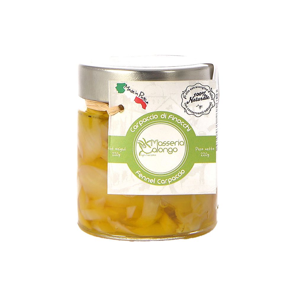 Masseria Calongo Carpaccio di Finocchio in Olio EVO 220g - Il Finocchio è un ortaggio dalle innumerevoli proprietà benefiche utili al corpo umano. Masseria Calongo lo coltiva internamente all'azienda e, una volta raccolto, viene lavato e privato della parte esterna. Tagliato a fettine interamente a mano, viene leggermente scottato e sistemato nei vasetti manualmente, per poi essere colmato con olio extra vergine di oliva. Tale processo permette di mantenere le innumerevoli proprietà digestive e nutritive di questo ortaggio eccezionale, portando sulle vostre tavole una prelibatezza squisita e salutare. Masseria Calongo è una realtà che sorge in Valle d'Itria, una porzione di territorio nella parte centrale della Puglia, a cavallo tra le province di Bari e Brindisi. Tutte le fasi, dalla coltivazione della materia prima, alla lavorazione, fino al confezionamento del prodotto finito, vengono gestite interamente dall'azienda agricola Masseria Calongo. Viene inoltre utilizzato solo olio extravergine di oliva di produzione propria per tutte le conserve di verdura, proponendo quindi sul mercato un prodotto sano, di qualità, a Km Zero e 100% Made in Puglia.-Prodotto da Masseria Calongo S.S. - Contrada Calongo 4 - 72014 Cisternino (BR)