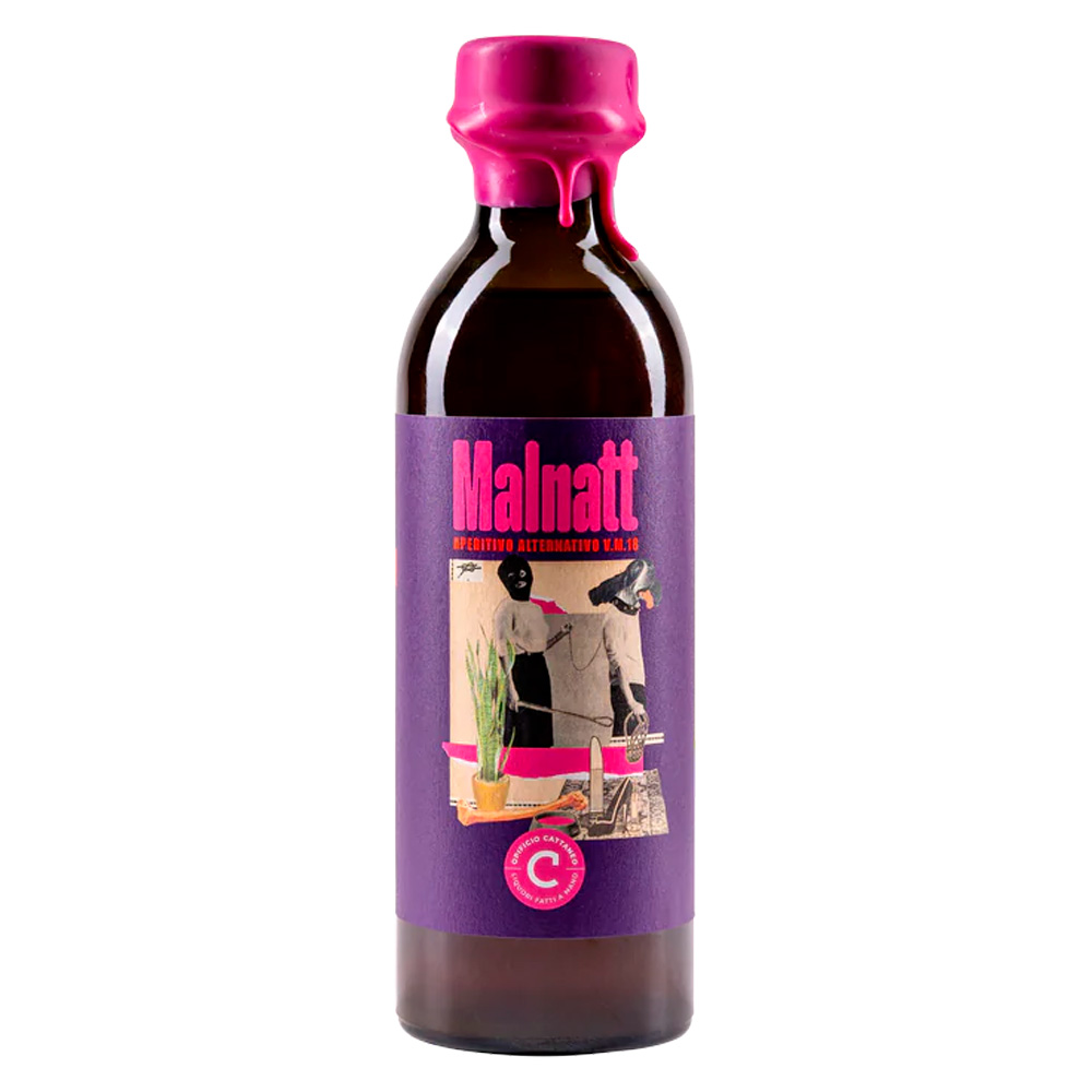 Malnatt Aperitivo Alternativo V.M. 18, realizzato artigianalmente da Opificio Cattaneo, è un liquore consigliato per dare un tocco piccante all'aperitivo. Dal gusto sorprendente, è realizzato con succo bio 100% di melograno e infusioni di zenzero, limone e radici. È perfetto per realizzare uno spritz artigianale o da utilizzare in miscelazione per dare un tocco unico ai grandi classici dell'aperitivo o per creare nuovi cocktail. Ricettario: "Il Malnatt" Ingredienti: 5 cl di Malnatt, acqua tonica, ghiaccio, fetta di limone come guarnizione. "Spritz Malnatt"Ingredienti: 5 cl di Malnatt, 10 cl bollicine, ghiaccio (non aggiungere seltz). "Malnatt" fa parte della linea Aperitivi di Opificio Cattaneo, una serie di bottiglie accattivanti e divertenti. Le ricette e gli abbinamenti originali tra le varie botaniche, rendono questi liquori estremamente innovativi e moderni, rivolgendo comunque uno sguardo verso la tradizione liquoristica artigianale italiana.