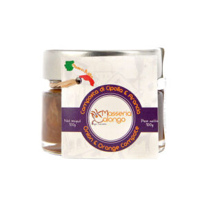 Masseria Calongo Composta di Cipolla e Arancia 100g - Per la produzione della composta, Masseria Calongo utilizza solo cipolla rossa biologica e arance coltivate internamente all’azienda. Dopo la raccolta, ha inizio la lavorazione, eseguita esclusivamente a mano e in maniera artigianale. Le arance vengono tagliate a cubetti e unite alle cipolle assieme a pochissimo peperoncino. Vengono utilizzati in cottura solo zucchero, vino bianco e aceto balsamico per acidificate il prodotto, senza aggiunta di additivi. Il risultato è una composta ben bilanciata, dolce e facilmente digeribile, una valida alternativa sana e genuina alle comuni composte industriali presenti sul mercato. Masseria Calongo è una realtà che sorge in Valle d'Itria, una porzione di territorio nella parte centrale della Puglia, a cavallo tra le province di Bari e Brindisi. Tutte le fasi, dalla coltivazione della materia prima, alla lavorazione, fino al confezionamento del prodotto finito, vengono gestite interamente dall'azienda agricola Masseria Calongo. Viene inoltre utilizzato solo olio extravergine di oliva di produzione propria per tutte le conserve di verdura, proponendo quindi sul mercato un prodotto sano, di qualità, a Km Zero e 100% Made in Puglia. Prodotto da Masseria Calongo S.S. - Contrada Calongo 4 - 72014 Cisternino (BR)