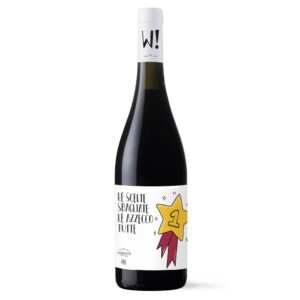 Barsento W'Heart Primitivo Puglia IGT si presenta di colore rosso rubino con riflessi violacei.Al naso è intenso, vinoso e fruttato, con piacevoli sentori di ciliegia e prugna.Al palato abbina una straordinaria freschezza ad un bel tannino. W'Heart - Wine, Heart, Art (Vino, cuore, arte) - W'Heart è il sogno di un vino in cui l'etichetta cambia, sulla base delle vostre emozioni.L'amore, la spensieratezza, la nostalgia, il gioco,... Per il Primitivo sono state realizzate 15 illustrazioni da Claudio Castellana, giovane artista digitale dal tratto semplice ed istintivo, abbinato a giochi di parole che sarete voi di volta in volta ad interpretare, a seconda del vostro stato d'animo. I vini W'Heart! nascono da un progetto di comunicazione innovativo dedicato a tutti i wine lovers, che racchiude una collezione di oltre 60 diverse etichette d'artista per i vini bianco, rosso, rosato, spumante bianco e spumante rosé. Claudio Castellana ha creato una linea di etichette rivolta al mondo dei giovani, al loro modo di comunicare sintetico, diretto e perché no, anche un po’ romantico.L’obiettivo è dare voce ad una generazione a metà strada, né piccola né grande. Trovare uno spazio d’espressione in linea con quello social con cui sono cresciuti: una comunicazione fatta di immagini e brevi testi di impatto forte e chiaro, capace di coinvolgere emotivamente i giovani wine lovers.