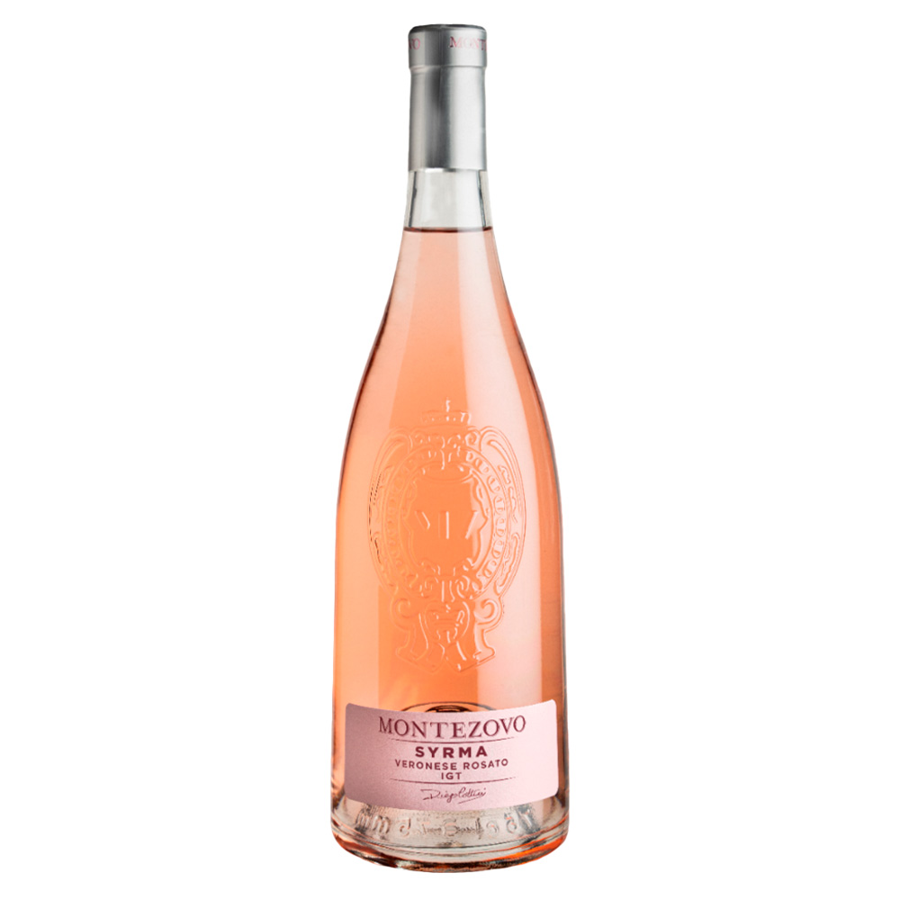 Monte Zovo Syrma Chiaretto di Bardolino DOC si presenta con un elegante rosa salmone chiaro, brillante e luminoso. Al naso è intenso e armonioso, con note floreali di rosa che si fondono a sentori di melograno e piccoli frutti rossi. Al palato è fresco, leggero e ben bilanciato, con una piacevole sapidità e un finale di media persistenza. Ottenuto da uve a bacca rossa coltivate sulle colline moreniche del Lago di Garda, Syrma è un Chiaretto versatile e raffinato, perfetto da sorseggiare da solo o a tutto pasto.