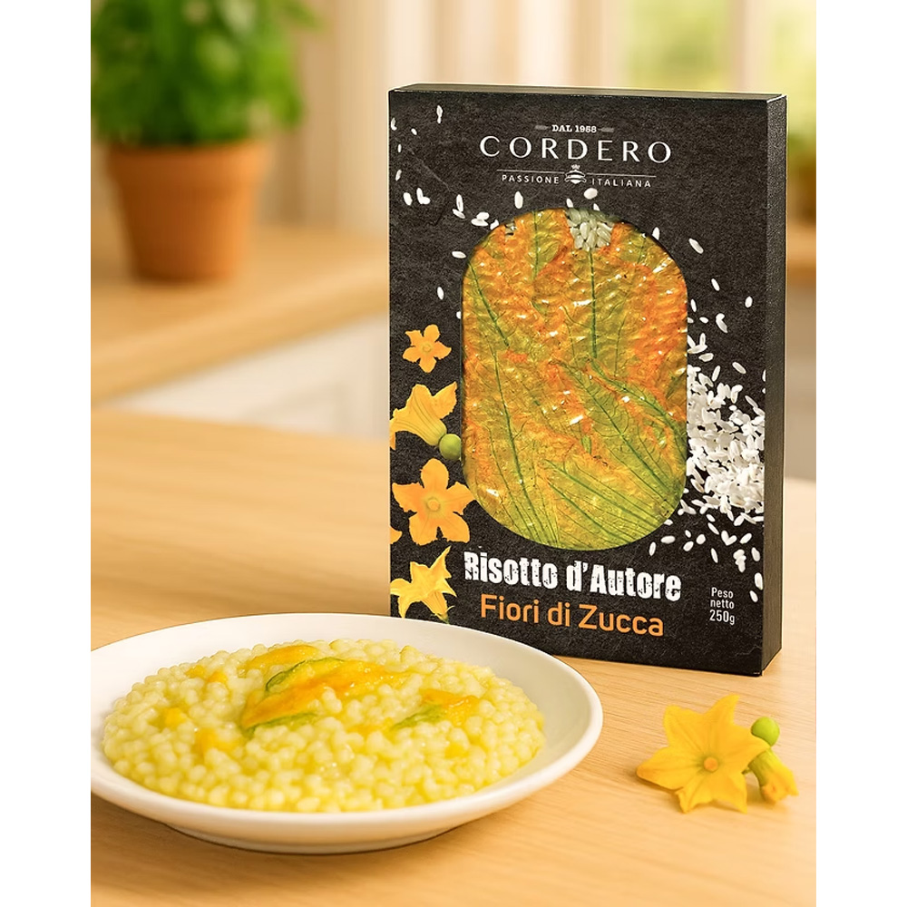 Il Risotto d’Autore Cordero ai Fiori di Zucca è un piatto elegante e raffinato che unisce la qualità del riso Carnaroli al delicato aroma dei fiori di zucca. Un mix unico che trasforma ogni preparazione in un’esperienza visiva e gustativa sorprendente. Realizzato con ingredienti selezionati, il risotto acquista profumi delicati e note floreali che lo rendono perfetto per stupire a tavola con un piatto tanto buono quanto scenografico. La confezione, curata come un piccolo quadro, presenta il riso disposto come un candido fondale impreziosito dai fiori variopinti: un invito a cucinare con creatività e stile.