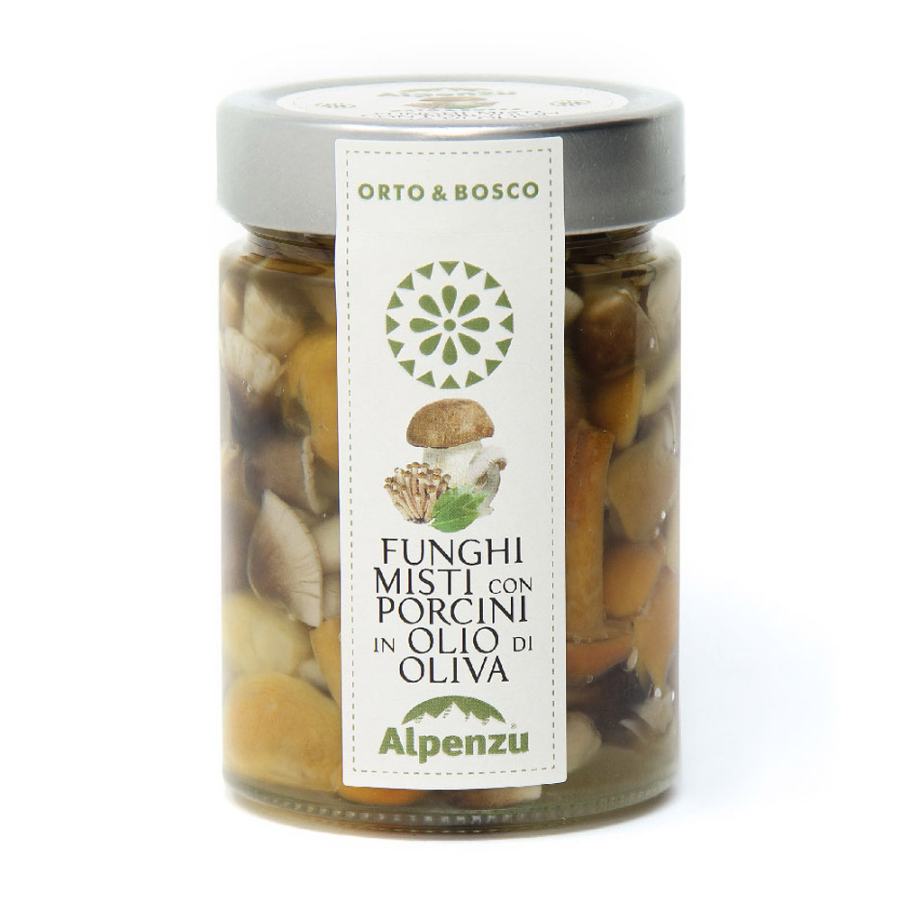 Alpenzu Funghi misti con Porcini sott'olio 310g - Un assaggio autentico di montagna. Una selezione di porcini, chiodini e funghi di muschio cattura tutta la ricchezza del bosco, con profumi intensi e consistenze carnose. Vengono conservati in olio di oliva di alta qualità, arricchito con erbe, spezie e un tocco di aceto, per esaltare il loro sapore naturale. È una ricetta semplice, genuina, fatta solo con ingredienti buoni: l’aroma è irresistibile, il gusto elegante. Perfetti per antipasti, taglieri o per dare un tocco speciale alle tue ricette.
