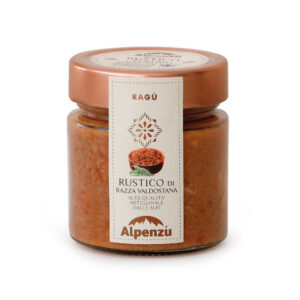 Alpenzu Ragù Rustico di Razza Valdostana 225g - Questo ragù nasce da una cucina che profuma di pazienza e tradizione. La carne di pregiata Razza Valdostana viene unita a un soffritto delicato e a pomodori maturati al sole, poi lasciata cuocere lentamente, come facevano le nonne. Nessun conservante, solo ingredienti naturali: il risultato è un ragù autentico, ricco di sapore, che riporta alla memoria il gusto del sugo fatto in casa.