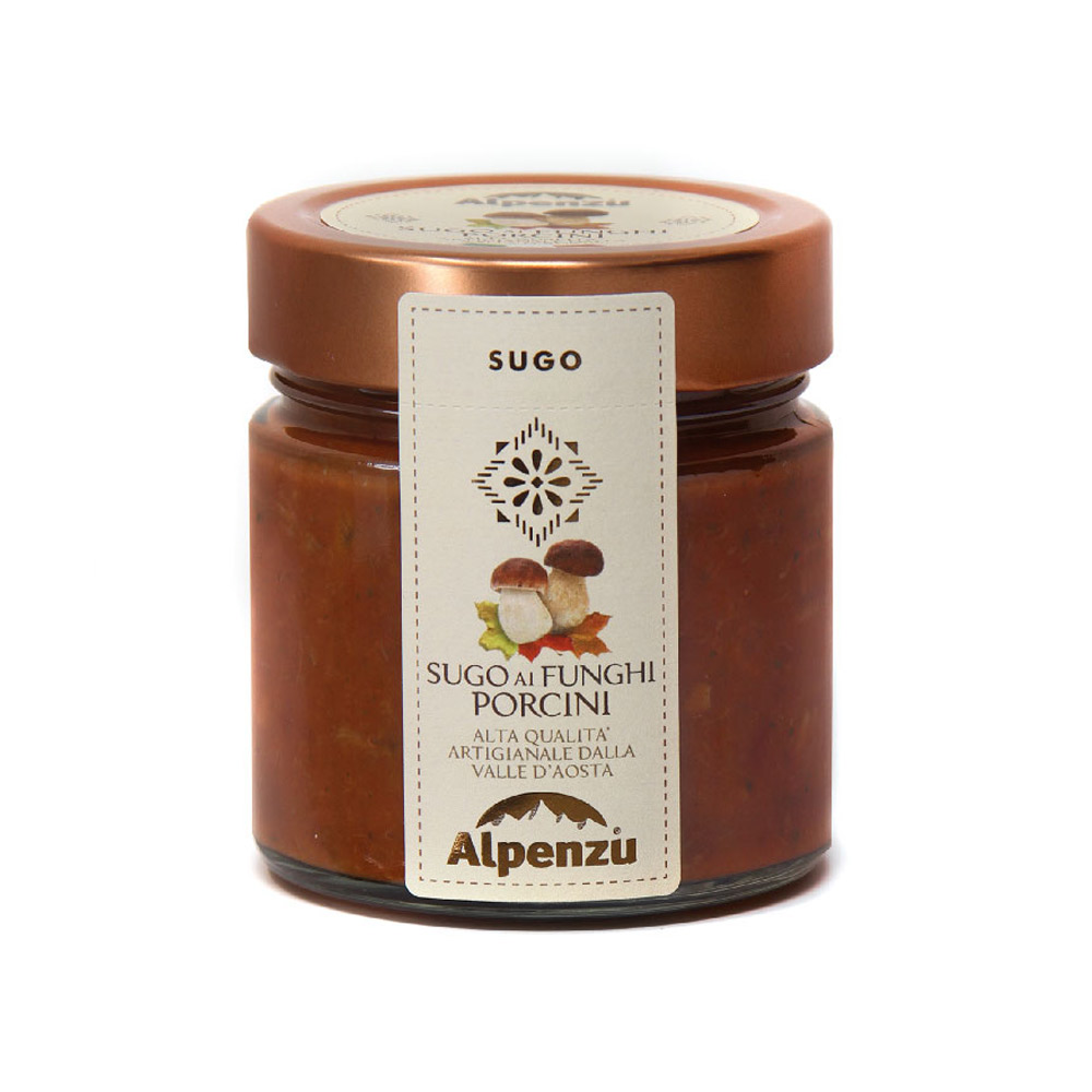 Alpenzu Sugo ai Funghi Porcini 225g - Nasce da una ricetta che rispetta i tempi della cucina tradizionale. I porcini sprigionano il loro profumo intenso mentre un soffritto delicato e pomodori maturati al sole creano una base morbida e avvolgente. La cottura è lenta, paziente, per preservare sapori e aromi autentici. Nessun conservante, nessun colorante, solo ingredienti naturali. Il risultato è un sugo genuino, ricco di carattere, che porta in tavola la semplicità delle cose buone e il piacere dei sapori fatti in casa.