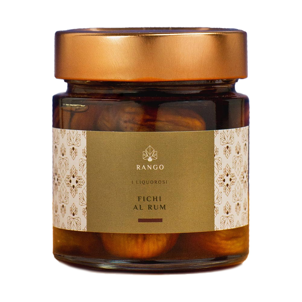 Rango Fichi Liquorosi al liquore Strega 250g - Tradizione calabrese e profumi campani si incontrano in un connubio unico. Realizzati con fichi “Dottati di Calabria”, selezionati e cotti lentamente al forno per ottenere una consistenza morbida e vellutata, questi fichi vengono poi immersi in uno sciroppo a base di Strega, celebre liquore alle erbe prodotto a Benevento dal 1860. Il risultato è un’esplosione aromatica che unisce la dolcezza naturale del fico alla complessità del liquore, caratterizzato da note di erbe officinali, spezie e zafferano.Il gusto è equilibrato e intrigante: morbido, profumato e con una piacevole nota liquorosa che avvolge il palato. Perfetti come dessert dopo pasto, da servire con gelato alla crema, cioccolato fondente e mousse. Vasetto da 250g, ideale anche come regalo gourmet per chi ama i prodotti artigianali e genuini della tradizione italiana.