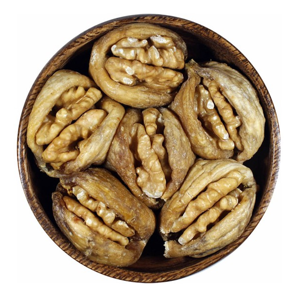 Rango Fichi secchi al naturale con Noci 250g - La semplicità degli ingredienti migliori, lavorati come vuole la tradizione calabrese. Questi fichi secchi sono ottenuti esclusivamente da fichi “Dottati di Calabria”, una varietà pregiata conosciuta per la sua polpa morbida, mielata e naturalmente dolce. Dopo la raccolta, i fichi vengono lasciati essiccare al sole, come da antica tradizione, e successivamente aperti e farciti a mano con gherigli di noce selezionati. Nessuna glassa e nessuna copertura: solo frutta secca di alta qualità, senza compromessi. Il contrasto tra la dolcezza del fico e la croccantezza della noce crea un equilibrio perfetto e naturale, ideale per chi cerca un prodotto genuino ma raffinato. Confezione elegante da 250g, ideale anche come regalo gourmet.