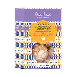 Tumminello Dolcezze alla Mandorla assortite 270g - Morbidi bocconcini che racchiudono l’essenza della Sicilia, un insieme di tre biscotti uniti dalla presenza ricorrente della tradizionale mandorla siciliana. La confezione contiene un assortimento di Ricci alle Mandorle, Pizzicotti con Mandorle e Arancia e Pasta di Mandorla agli Agrumi canditi. Questi dolci siciliani possono essere gustati tutto l’anno a fine pasto come sfizioso dessert, nel pomeriggio accompagnato da un tè o semplicemente come goloso intermezzo durante la giornata.
