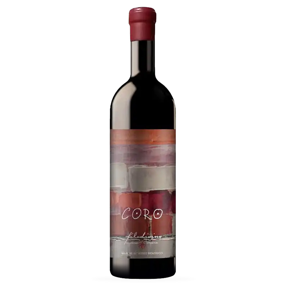 Coro di Filodivino si presenta di colore rosso rubino. Al naso è intenso e molto complesso: profumi floreali si intrecciano a note di erbe aromatiche, frutti di bosco e ciliegia, con tocchi di humus e sentori balsamici. In bocca è deciso e strutturato, con tannini ben integrati e ben educati, e una sorprendente freschezza che bilancia la struttura importante. Il finale è armonioso e persistente. Coro nasce dall'incontro fra il territorio marchigiano di San Marcello e tre vitigni internazionali: Syrah, Cabernet Franc e Merlot. Un'interpretazione originale che fonde l'anima delle Marche con il carattere bordolese, creando un rosso stimolante dove l'armonia è il frutto di inedite relazioni. Le vigne, di 8 anni, sono coltivate a 220-240 metri di altitudine su suoli di argille calcaree e sabbia, in regime biologico certificato. L'affinamento di 18 mesi avviene in tonneaux di rovere francese con diverse tostature.