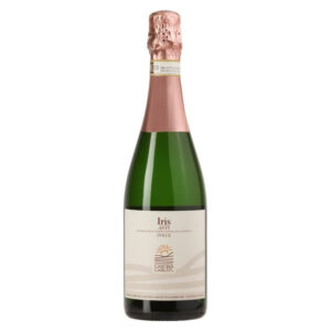 Iris di Cascina Carlot si presenta di colore giallo paglierino brillante, con un perlage fine e persistente. Al naso è intenso ma delicato, avvolgente, con le note fragranti tipiche del Moscato: fiori bianchi, frutta matura e un leggero tocco mielato. In bocca è molto aromatico, dolce ed equilibrato, sostenuto da una spuma cremosa che ne esalta la piacevolezza e la freschezza, rendendo ogni sorso armonioso e appagante. - Iris è un Asti Spumante Dolce DOCG prodotto sulle colline tra Langhe e Monferrato, nel cuore del Piemonte, da uve Moscato Bianco raccolte a mano in vigneti coltivati con metodi sostenibili.