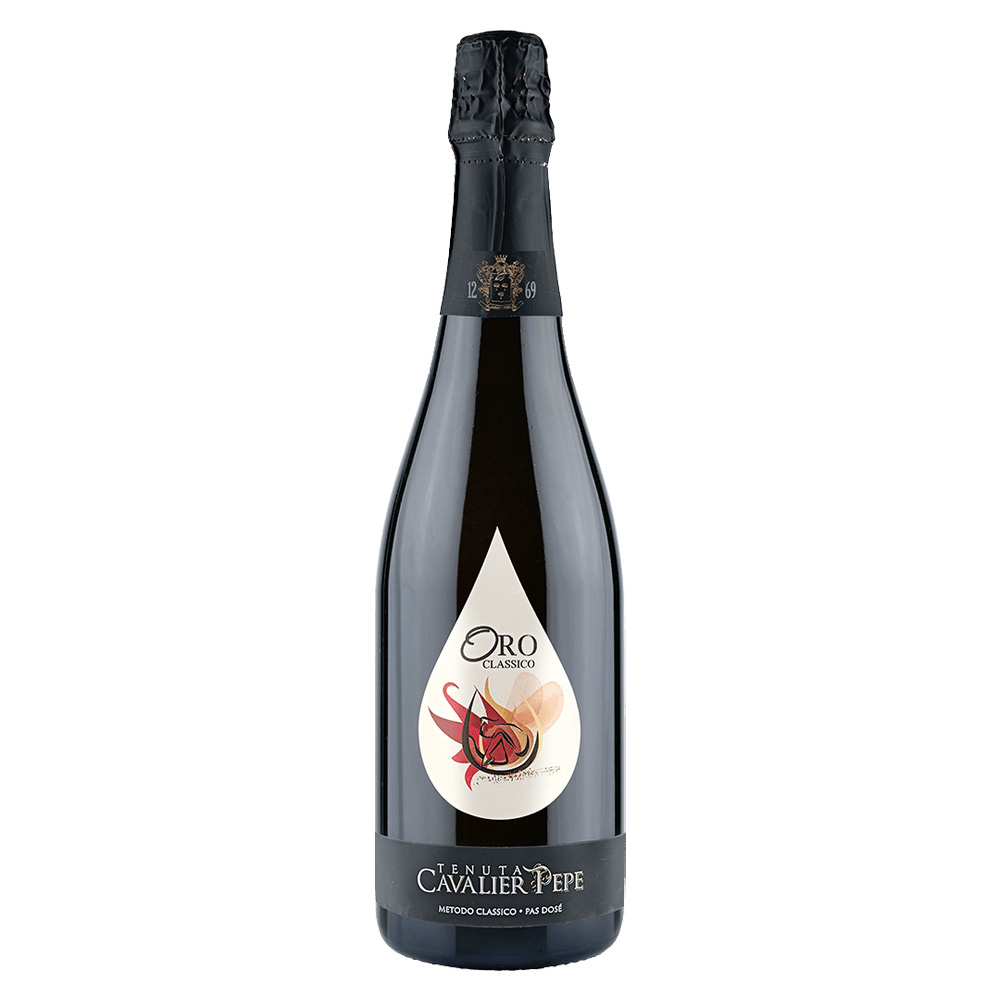 Bottiglia di Tenuta Cavalier Pepe Oro Classico Irpinia DOC Metodo Classico Pas Dosé, spumante campano elegante da uve autoctone con perlage fine e riflessi dorati.