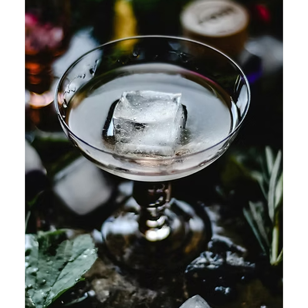 Doragrossa London Dry Gin servito in un classico Gin Tonic