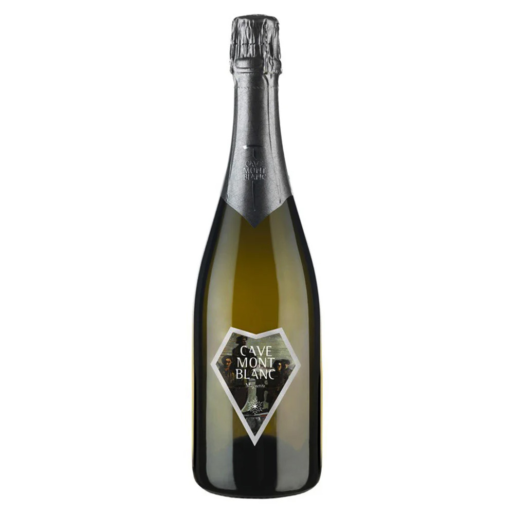 Bottiglia di Cave Mont Blanc Magnetite Metodo Classico Extra Brut, spumante valdostano da Prié Blanc con affinamento di 40 mesi sui lieviti.